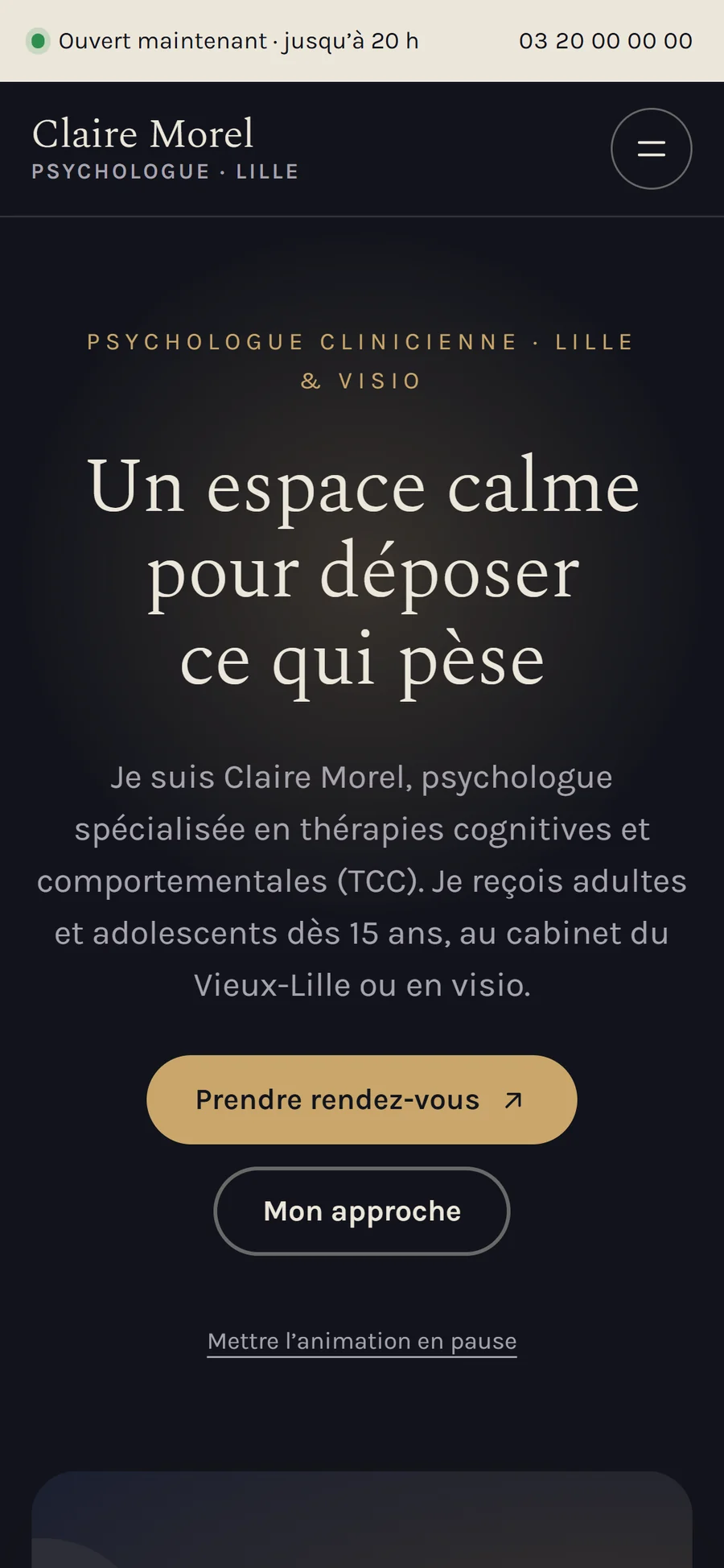 Le même site dans le style Nocturne, sur téléphone.